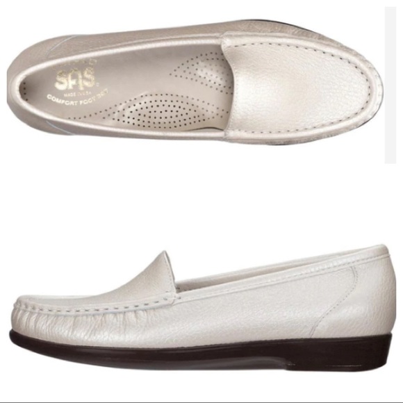 “Simplify” Loafers in “Pearl Bone” Leather - Picture 2 of 13